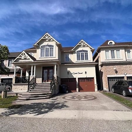 Spacious Detached In Brampton Extérieur photo