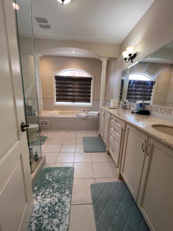 Spacious Detached In Brampton Extérieur photo