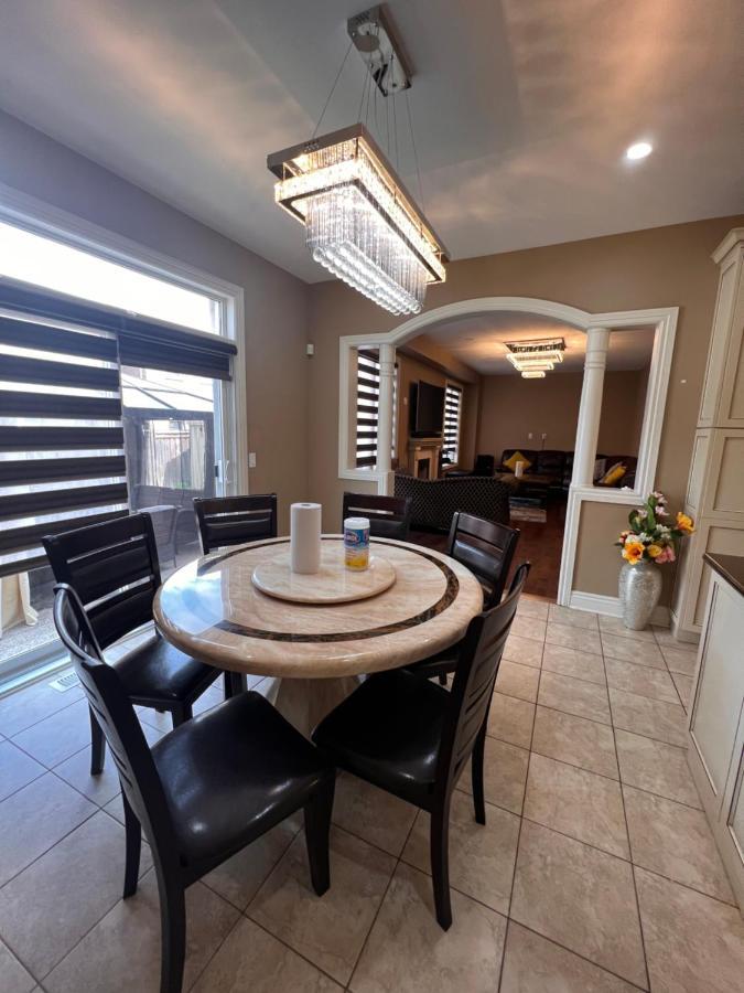Spacious Detached In Brampton Extérieur photo