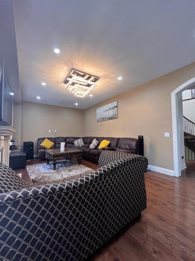 Spacious Detached In Brampton Extérieur photo