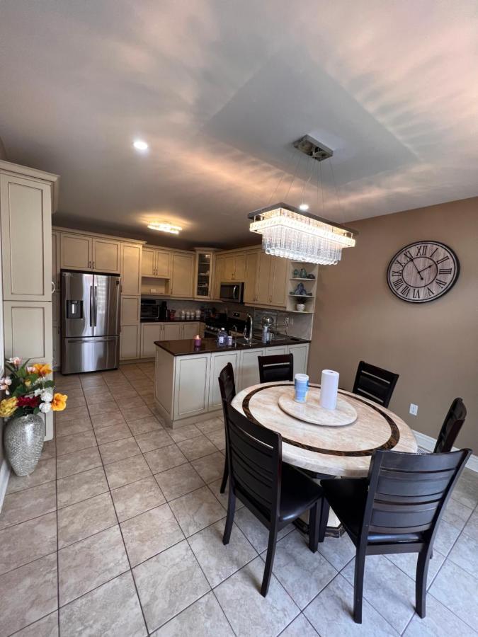 Spacious Detached In Brampton Extérieur photo